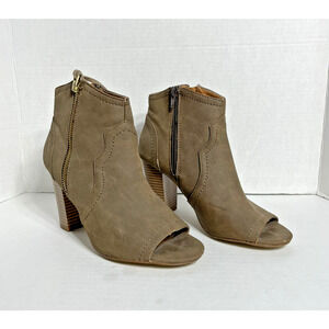 XOXO Barron Ankle Bootie Size 7.5 M